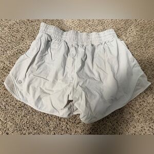 Lululemon Light Weight High Rise Relaxed Hotty Hot Lined Shorts Size 8